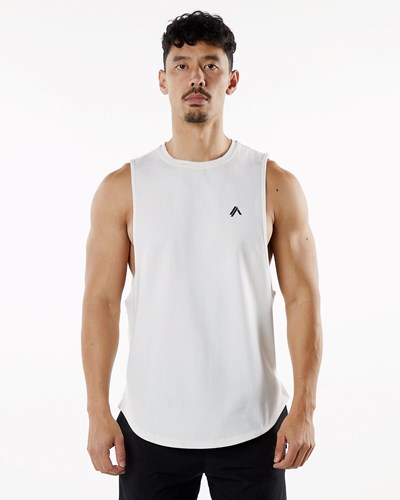 Alphalete Fitted Performance Tank Biele | 917-GBOMDX