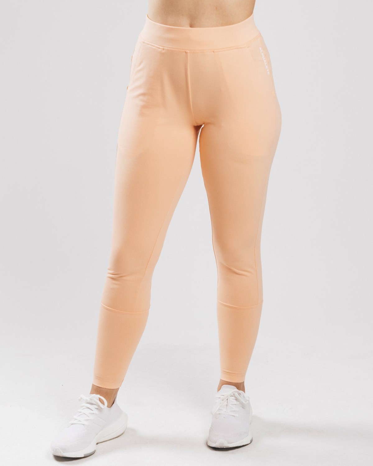 Alphalete 4-Way Stretch Jogger Koralove | 019-UNAMVJ