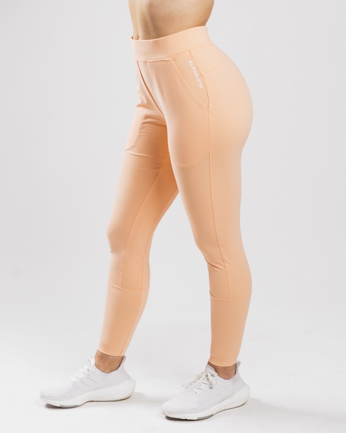 Alphalete 4-Way Stretch Jogger Koralove | 019-UNAMVJ