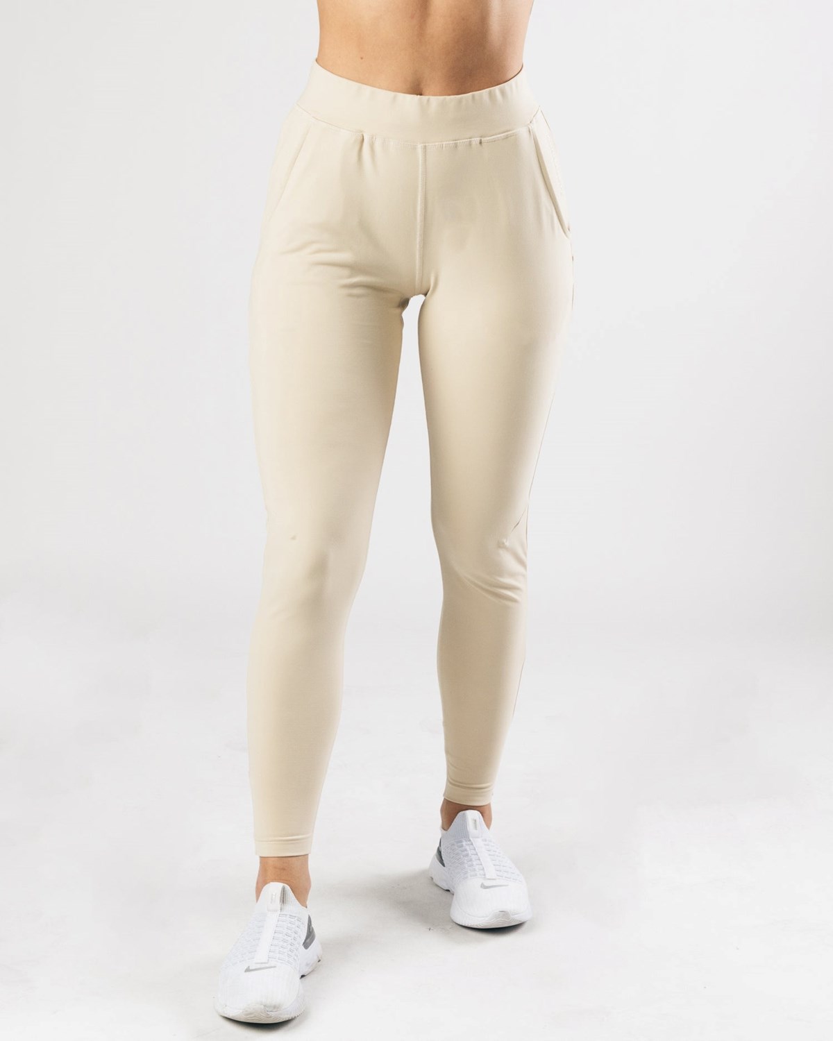 Alphalete 4-Way Stretch Jogger Vanilla | 947-TXNHWG