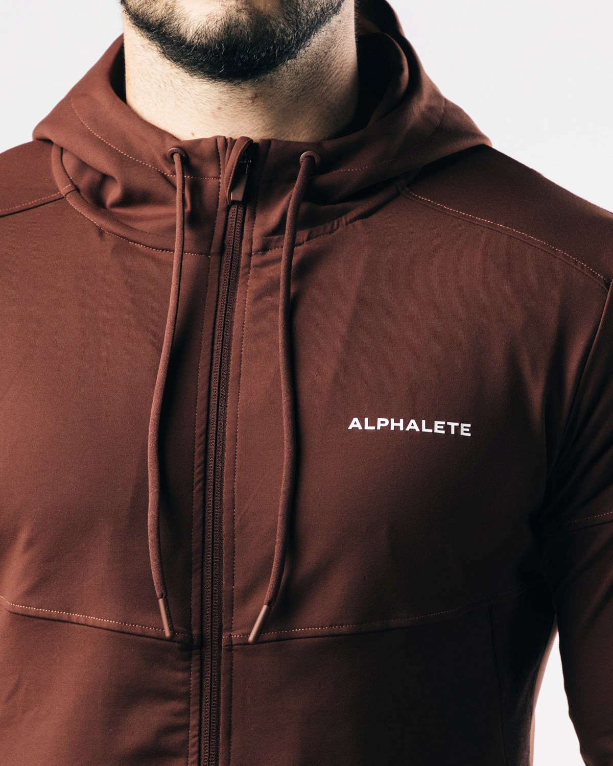 Alphalete 4-Way Stretch S Kapucňou Jacket Čokoláda | 182-YPFILX