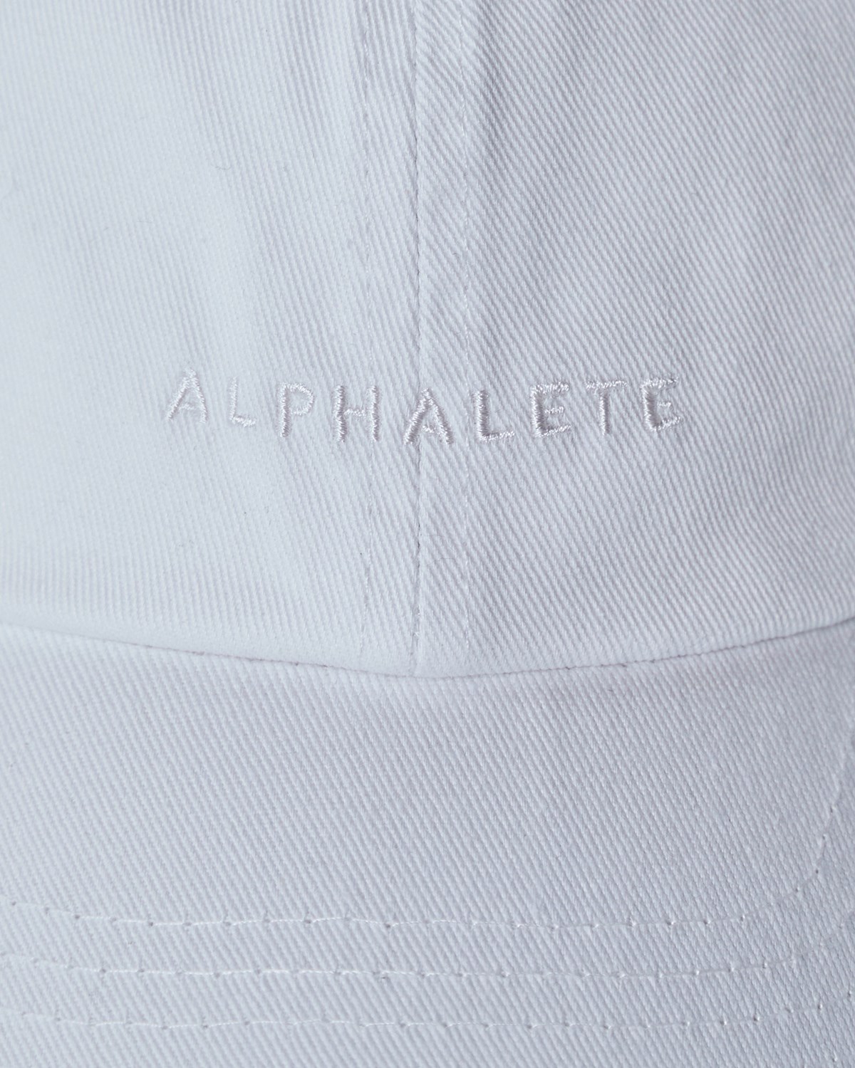 Alphalete Adjustable Cap Biele | 387-CPAJML