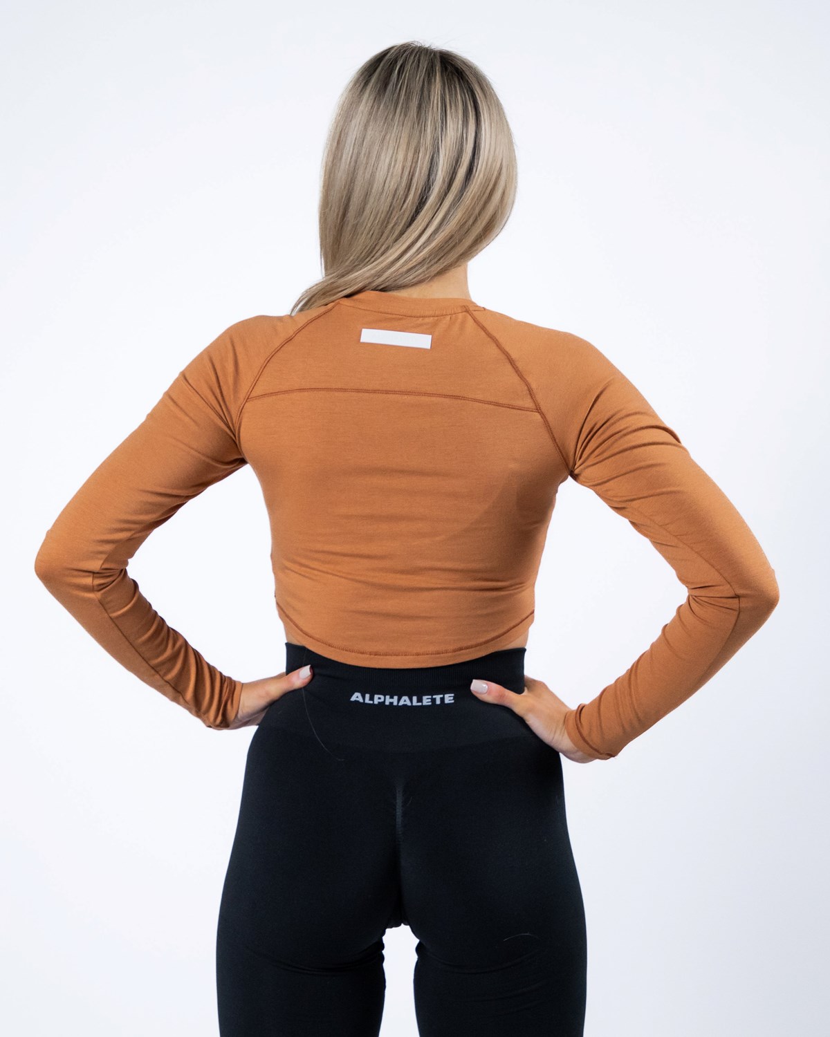 Alphalete Cropped Premium Long Sleeve Camel | 062-ZVSERJ