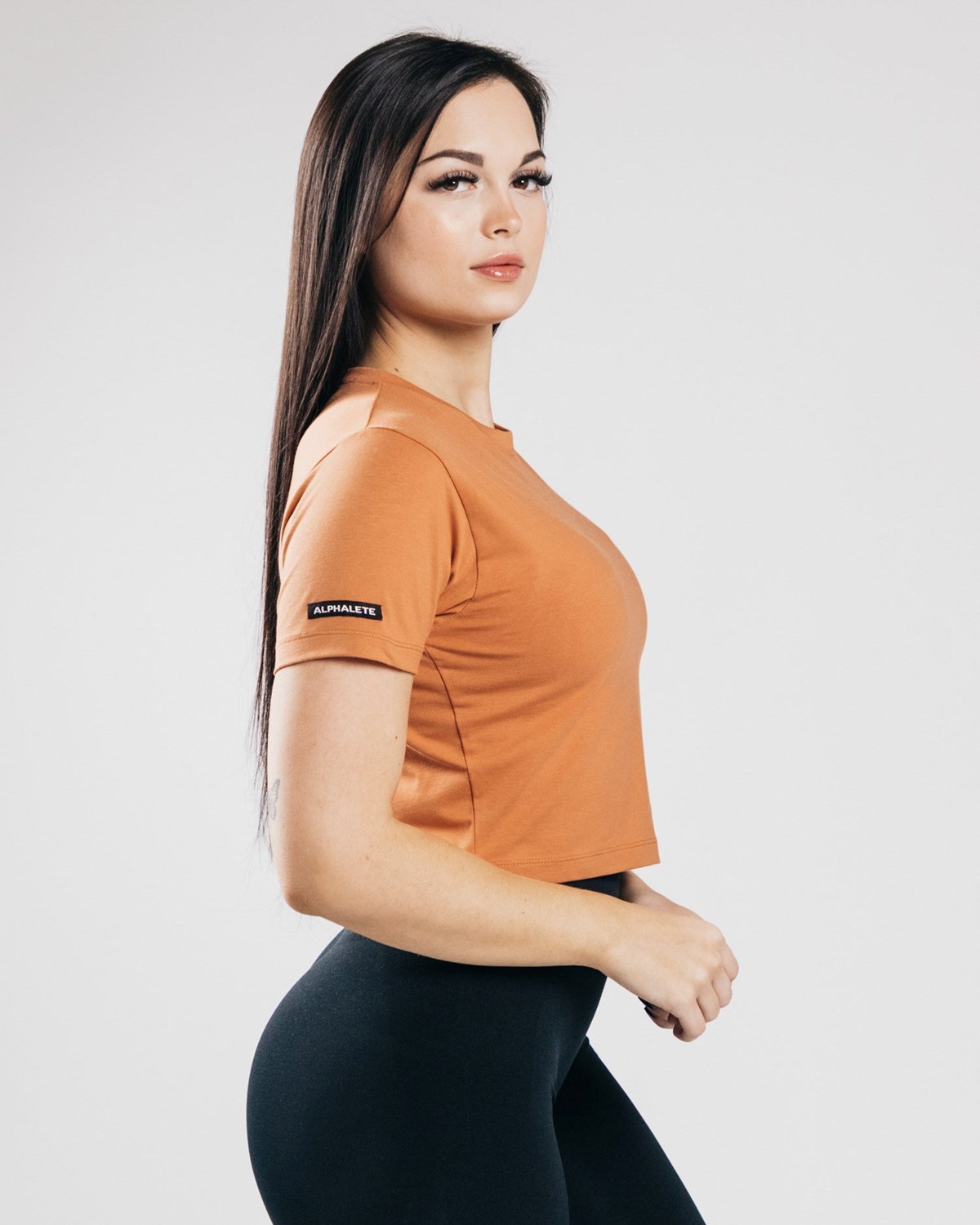 Alphalete Fitted Performance Crop Top Clay | 945-JPXREN