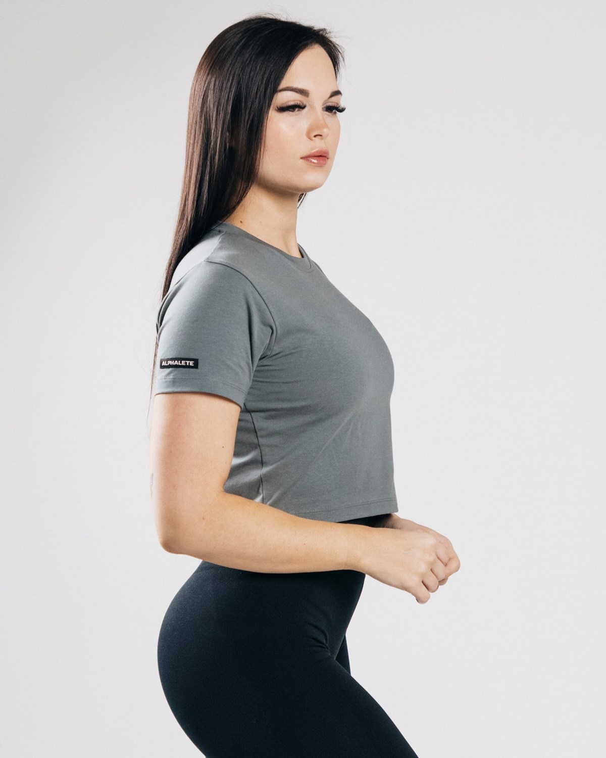 Alphalete Fitted Performance Crop Top Concrete | 438-MWFLZO