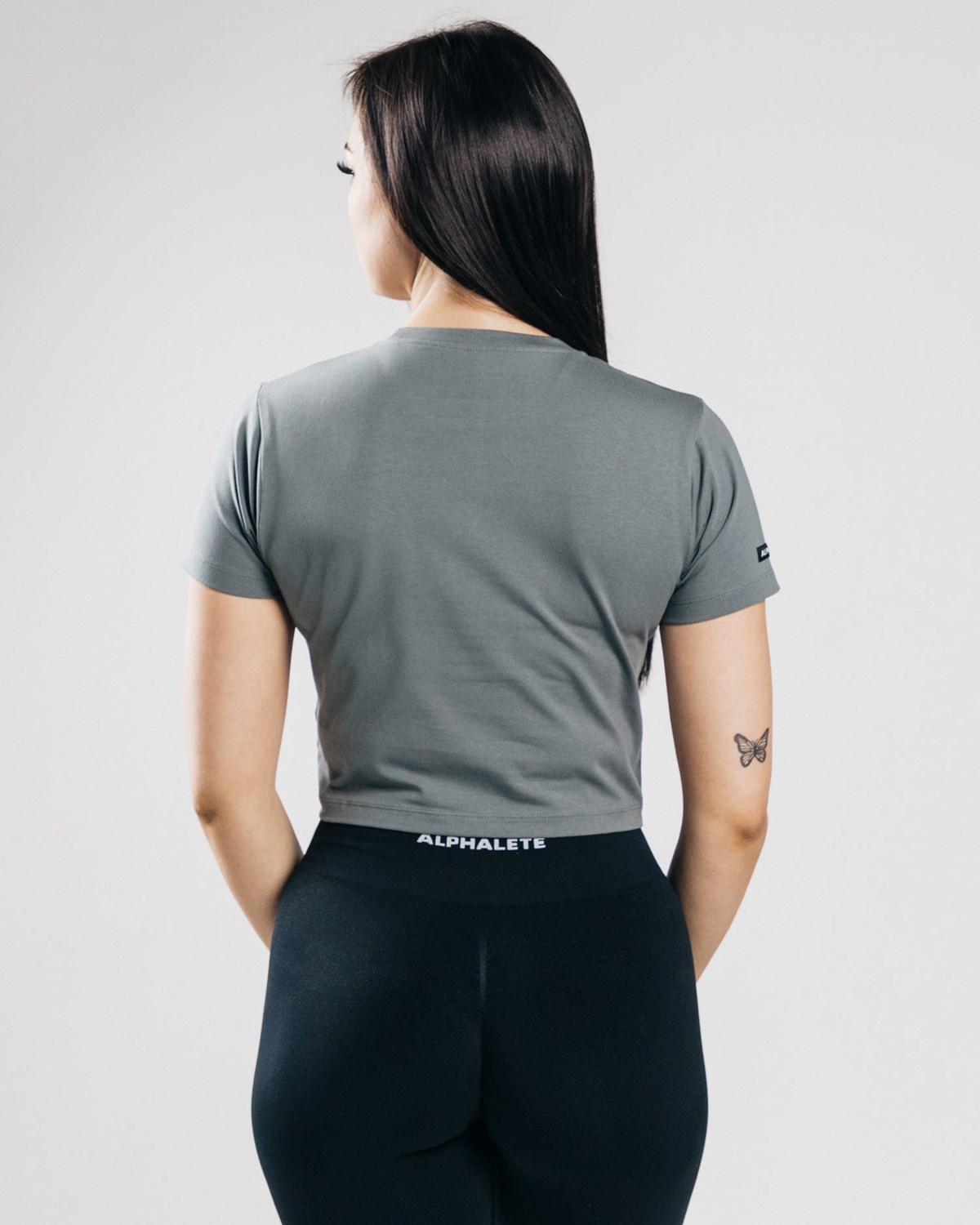 Alphalete Fitted Performance Crop Top Concrete | 438-MWFLZO