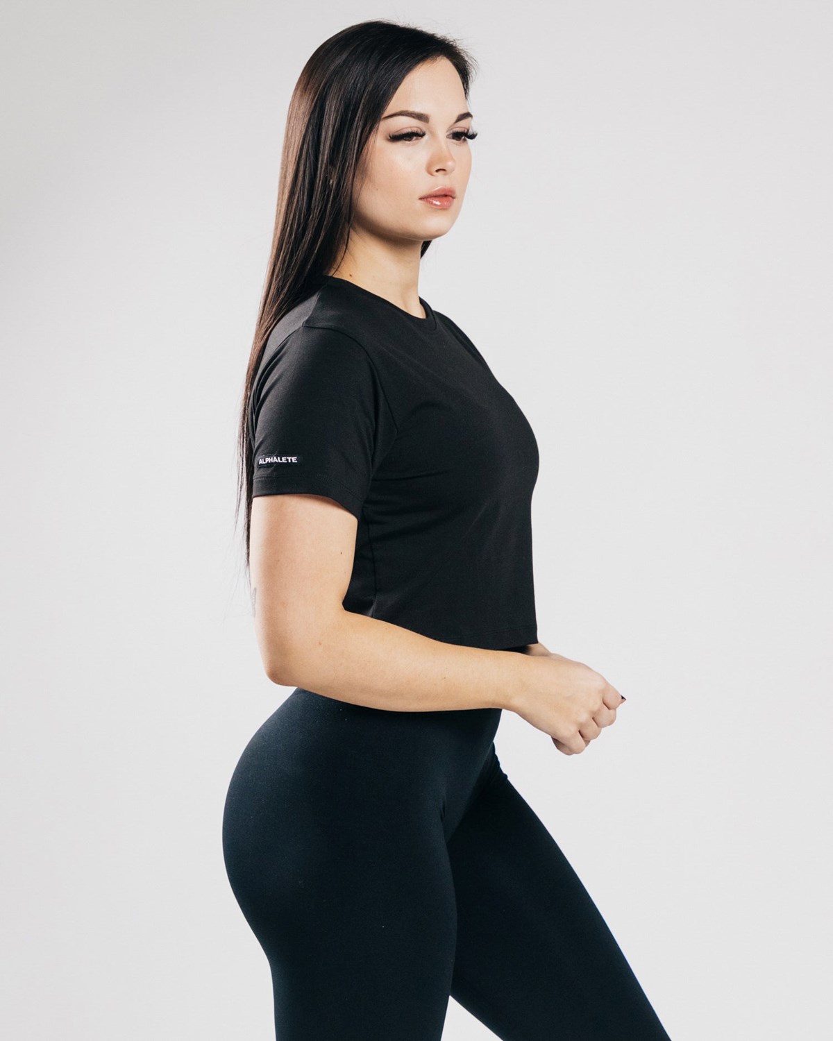 Alphalete Fitted Performance Crop Top Čierne | 062-ZDUMGY