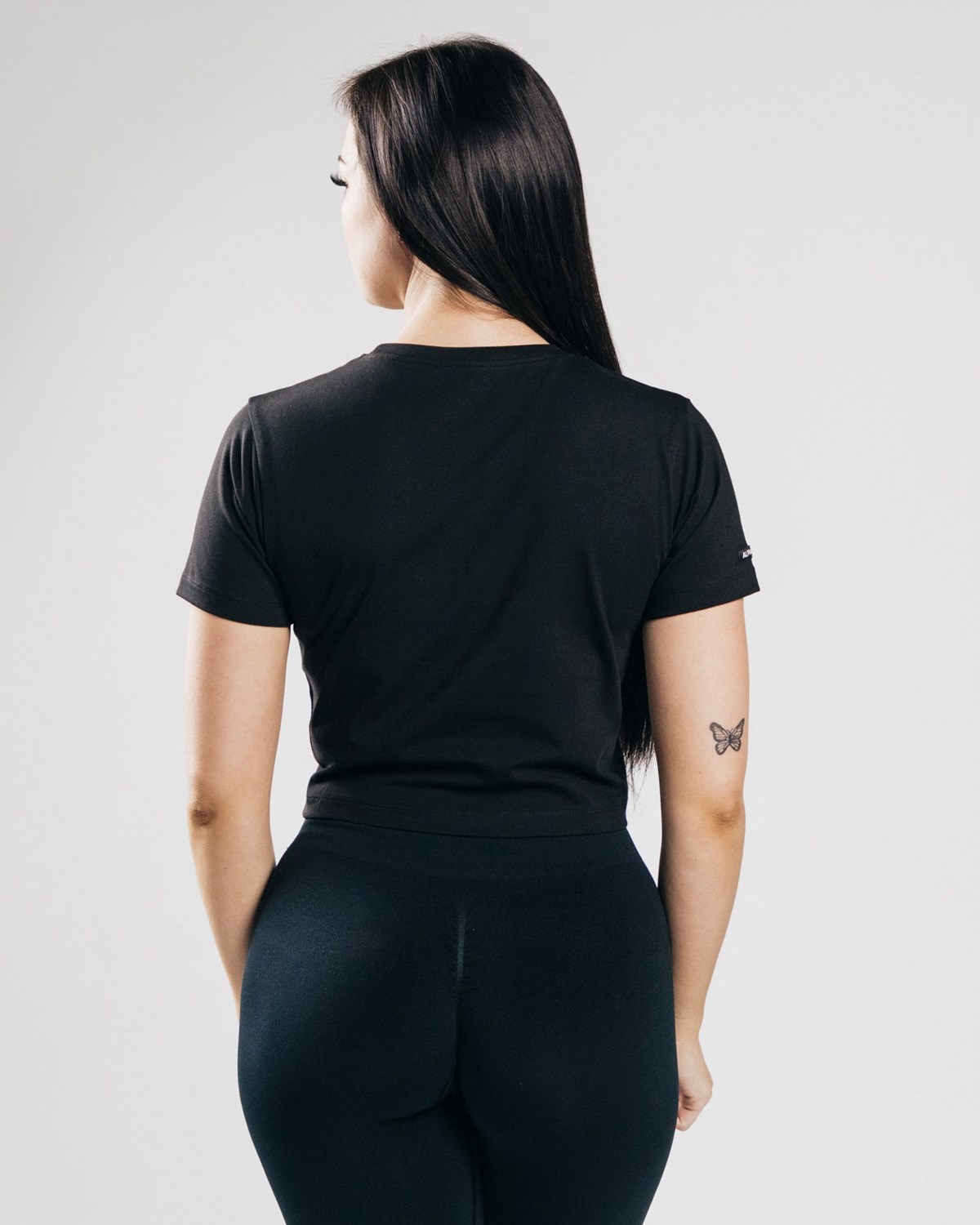 Alphalete Fitted Performance Crop Top Čierne | 062-ZDUMGY