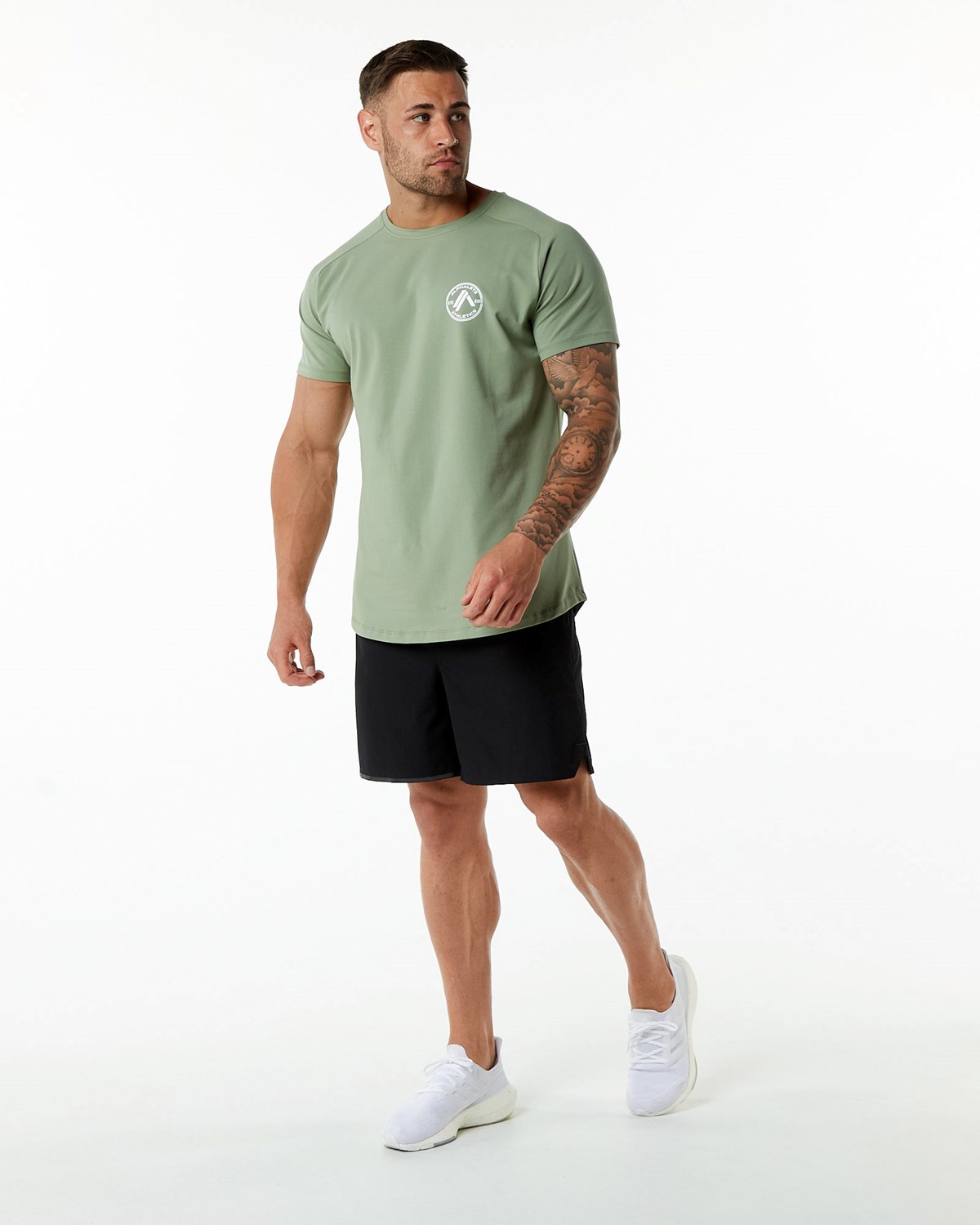 Alphalete Fitted Performance Kratke Sleeve Sage | 160-LVEDSG