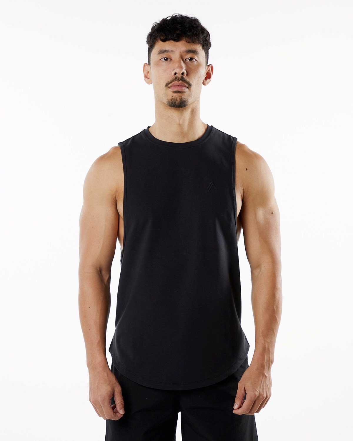 Alphalete Fitted Performance Tank Blackout | 876-YFLGRN