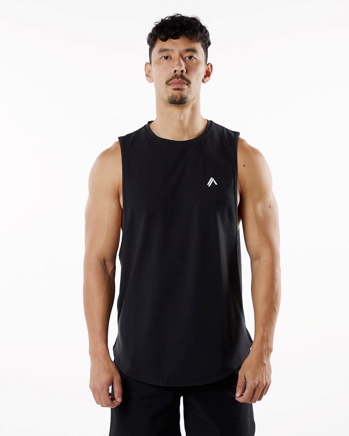 Alphalete Fitted Performance Tank Čierne | 963-RFUGLI