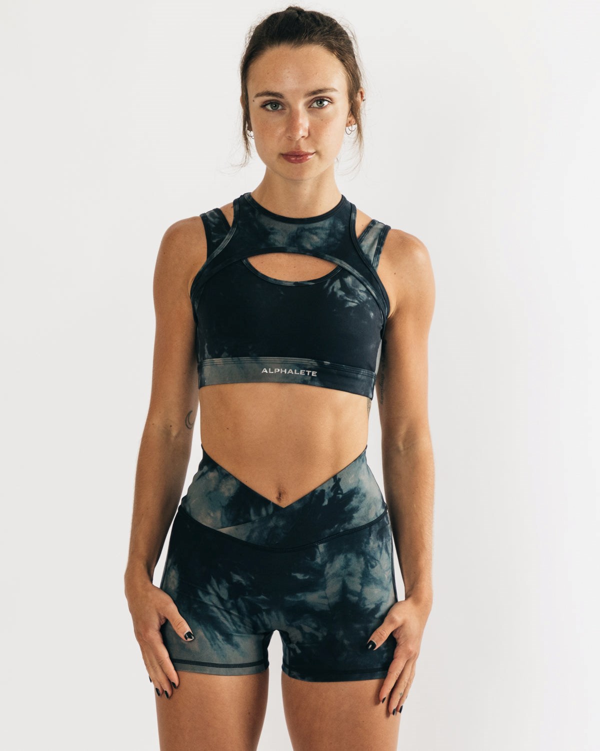 Alphalete Medium Impact Bra Čierne | 490-ULTBEV