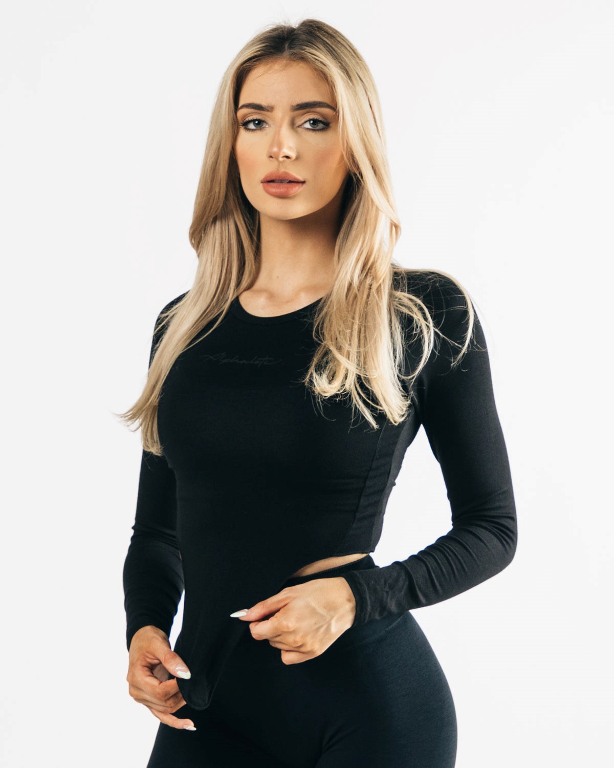 Alphalete Ultra-Stretch Long Sleeve Tie Top Blackout | 680-WRCLMB